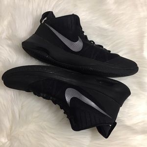 Nike Air Versitile NBK Black | Size 10